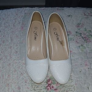 FIONI Clothing White Woven Flats